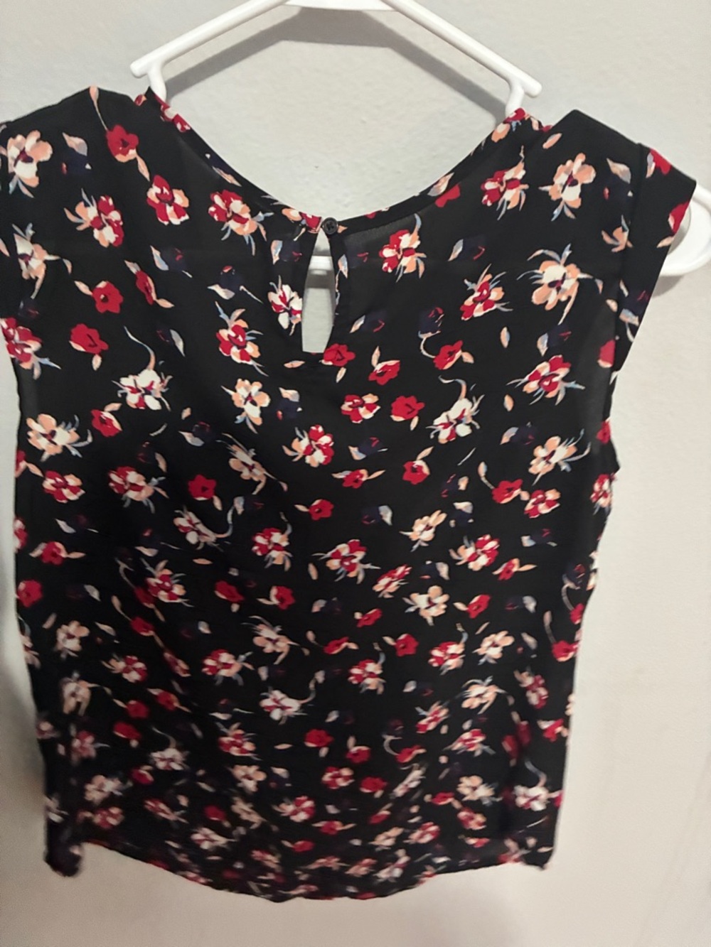 Candie's Black Floral Cap-Sleeve Blouse with Red and Cream Flowers